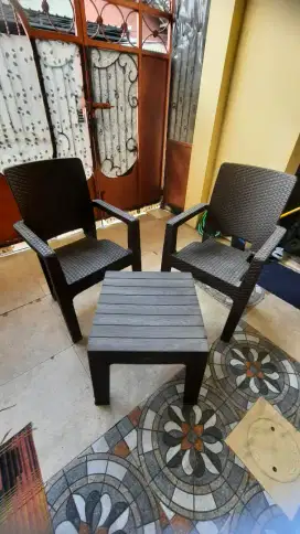 1 SET MEJA KURSI