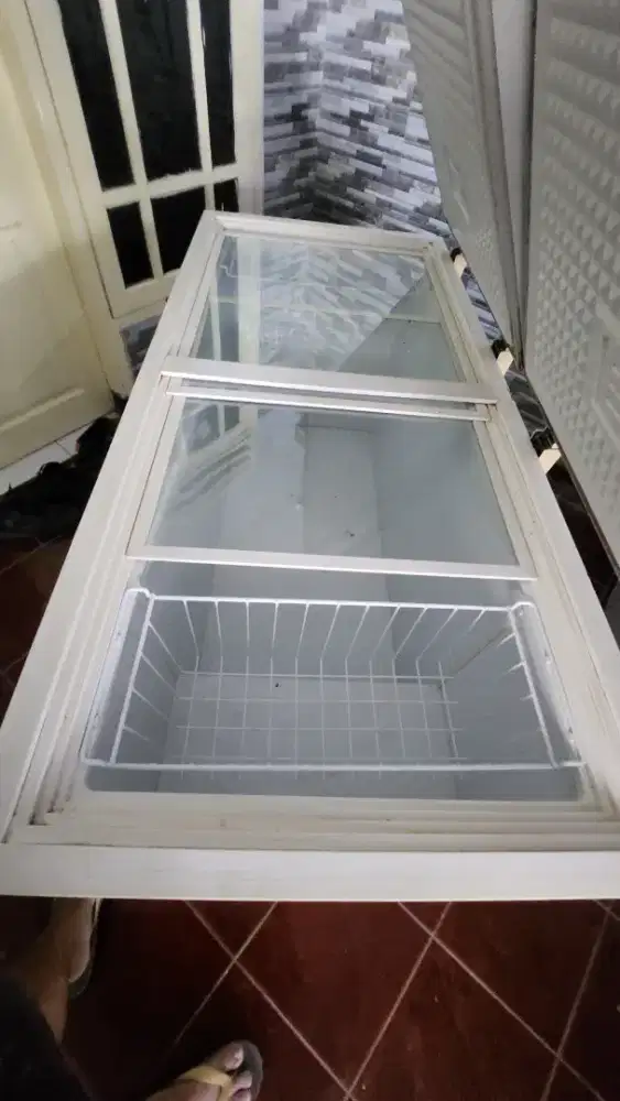 Freezer merk AQUA Kapasitas 420L