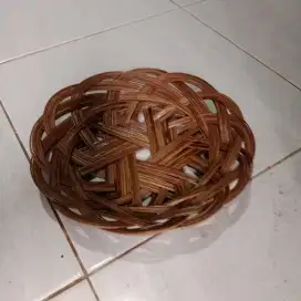 Piring rotan untuk acara makan