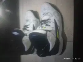 Sepatu Sport FILA