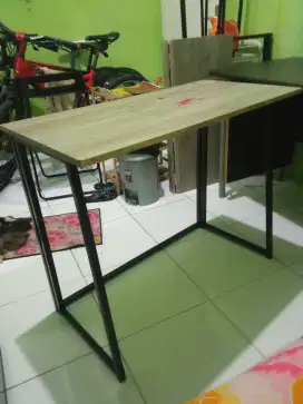 Meja lipat minimalis