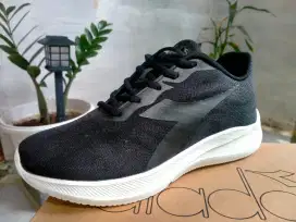 Sepatu olahraga diadora ori