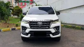 Toyota Fortuner VRZ 2.8 GR Sport 4x2 Diesel AT Putih 2022/2023