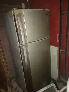 Kulkas merk sharp 2 pintu