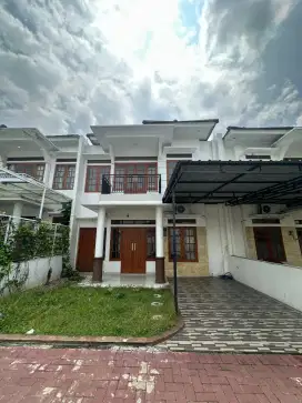 Disewakan rumah istimewa dalam perum dekat Balong Waterpark