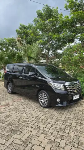 Alphard executive lounge