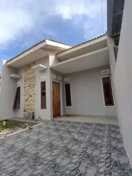 Rumah di pinggir jalan dekat kemana mana