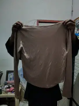 Kaos lengan panjang wanita warna coklat cakep,barang masih baru ya
