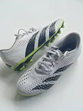 Sepatu Bola Adidas Predator Accuracy. 4