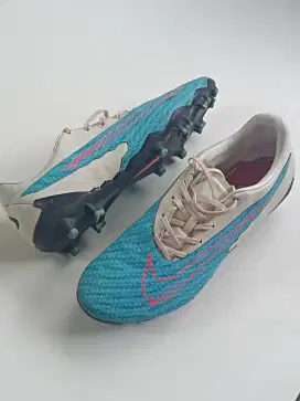 Sepatu Bola Nike Phantom GX