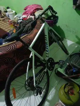Sepeda balap element curved lfa
