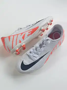 Sepatu Bola Nike Vapor 15 Club FG/MG