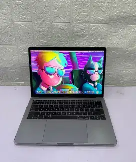Macbook Pro 2017, TWo Thunderbolt 3 ports Non Touchbar