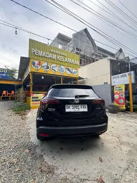 Mobil HR-V Hitam Mutiara