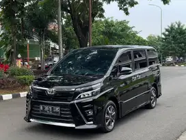 TOYOTA VOXY 2.0 AT 2020 HITAM SIAP PAKAI