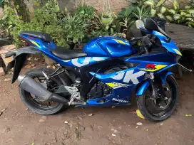 Suzuki GSX 150 biru ganteng