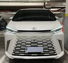 LIKE NEW & LOW KM ! Lexus LM350h Hybrid VIP 4 Seater 2024