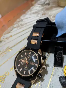Jam tangan chronograph aktif