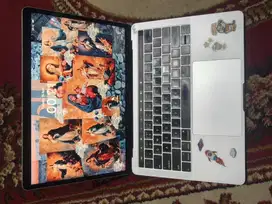 Macbook Pro 13” 2018 touch bar 512GB