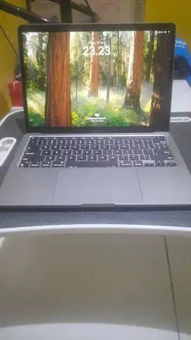 Dijual MacBook Pro 2020 M1 - 8GB / 256GB - Sangat Mulus!