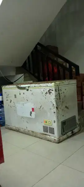 Freezer ELBA ECF 400 Dijual!