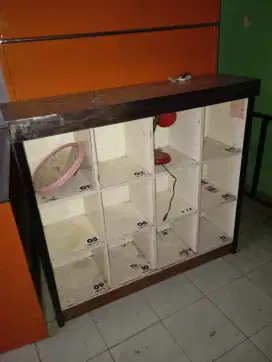 Lemari penyimpanan barang