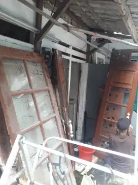 kusen dua pintu lengkap dan kusen gendong ada bonus satu pintu kaca