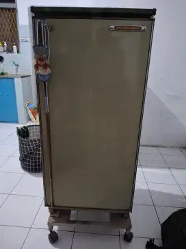 Kulkas sanyo lama (jadul)