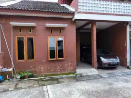 Dikontrakkan rumah beserta isinya