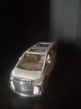 Diecast Mobil Toyota Alphard