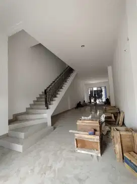 Disewa Ruko Gandeng Lokasi Bagus Pingir Jalan Pik2