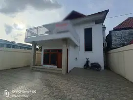 Rumah 2 Lantai di Seminyak, Kuta