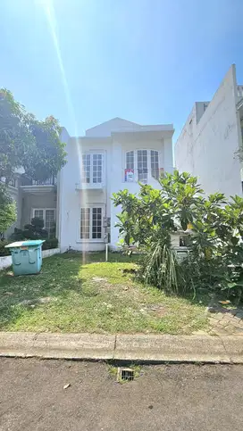 Rumah Asri Lingkungan Aman Di Versailles Bsd Lokasi Strategis