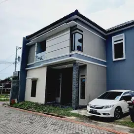 Rumah cantik modern 2 Lt 160 m2 dekat Rs Oen Solo Baru