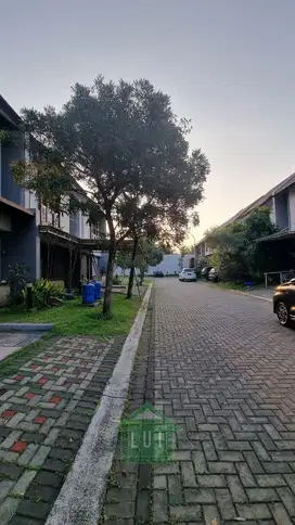 Jual Rumah Bagus 2 Lantai di BSD Raya Pusat