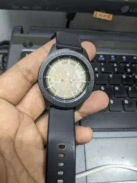 Dijual smartwatch galaxy gear s4