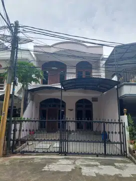 Dijual Rumah Minimalis 2 Lt Pusat Kota Startegis di Gading Ayu