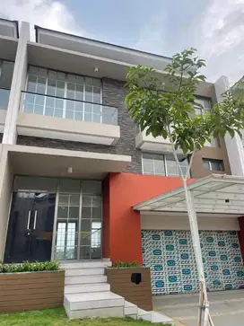 Rumah mewah pik 2 hadap danau 4 kamar tidur