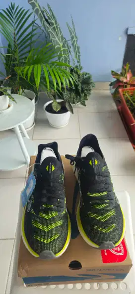Sepatu olahraga 910 kishi run 2.0