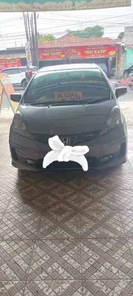 Honda Jazz Automatic, Bensin-AT 2014. Abu-abu Metalik