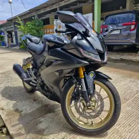 R15 V3 Hitam 2019