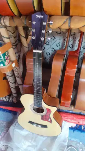 GITAR TAYLOR MEDIUM