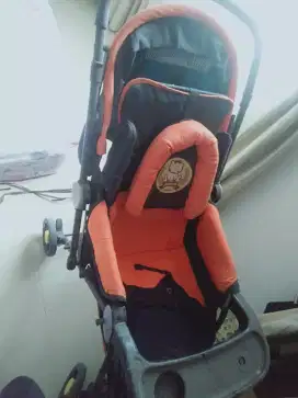 Stroller bayi. Perlengkapan bayi.