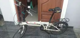 Sepeda lipat merek Hokaido