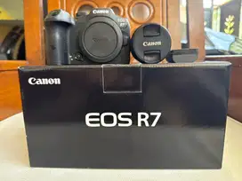 Kamera Canon EOS R7 like new