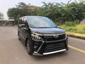 Toyota Voxy 2021 Hitam