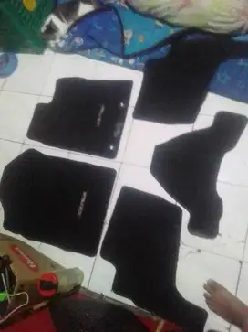 jual karpet Xenia secon dari baru belum pernah di pakai depan tengah