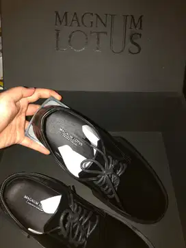 Sepatu Oxford Shoes Magnum Lotus