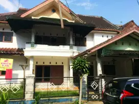 Rumah Besar Dekat Tol Dijual