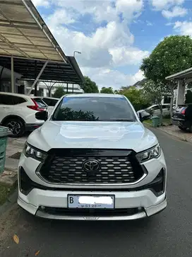 Toyota Inova Zenix Q  TSS hybrid Modelista